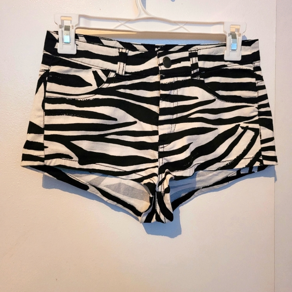 H&M Whie and Black Zebra print shorts